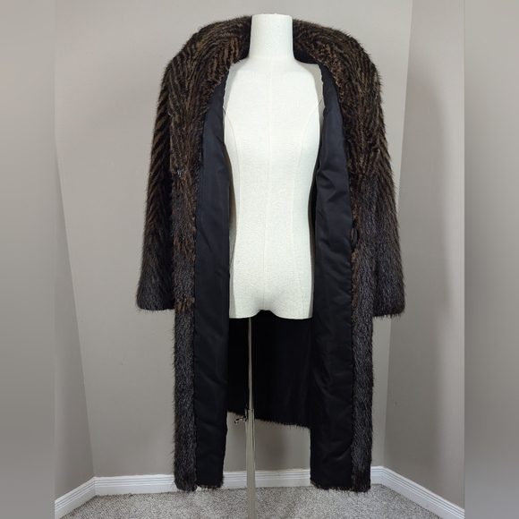 Vintage Montreal Fur Coat – Chevron Striped Let-Out Design, - Picture 11 of 13